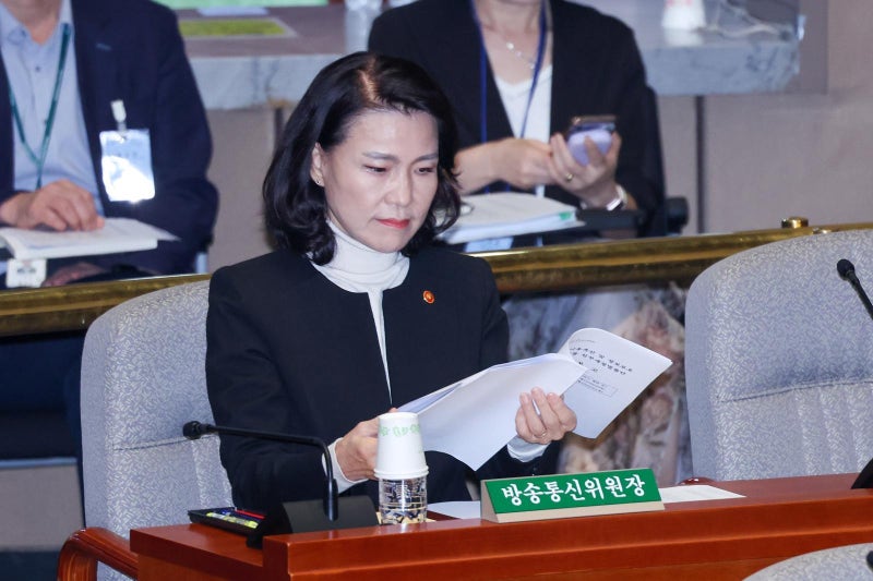 대통령실 “이진숙 직권면직 검토… 정치중립 위반 엄중”