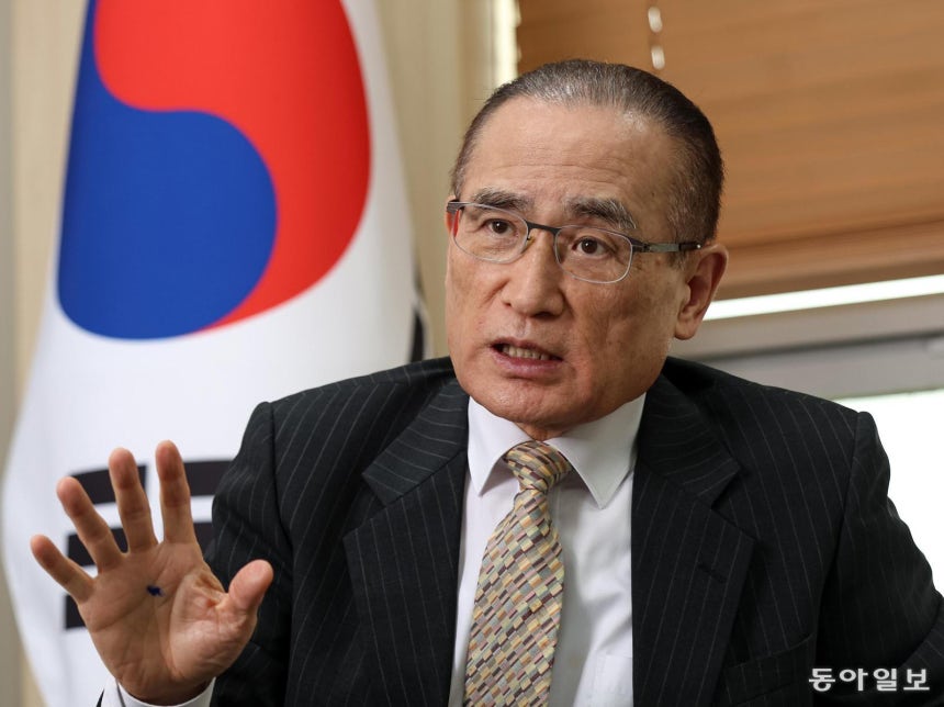 위성락 국가안보실장이 31일 오후 서울 용산 대통령실에서 동아일보와 인터뷰를 갖고 “미국과 우라늄 농축·재처리 측면에서 우리가 더 많은 여지를 갖는 쪽으로 협의하고 있다”고 말했다. 이날 인터뷰는 1시간