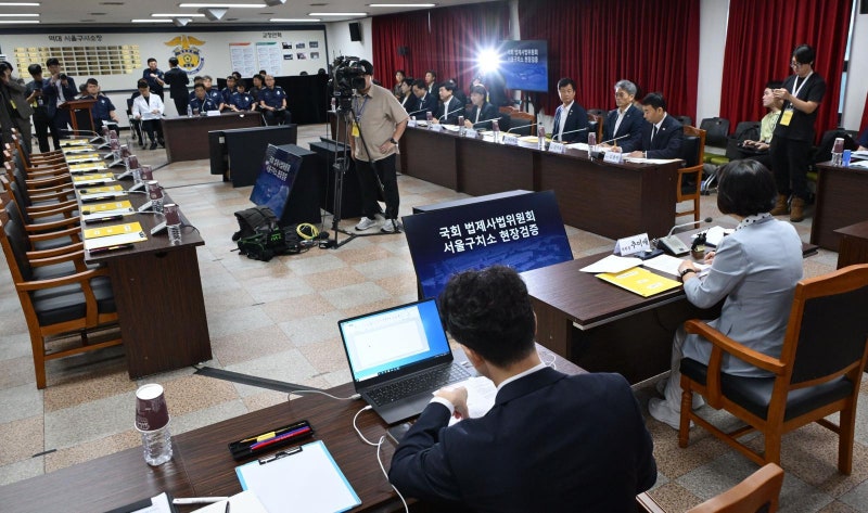 “속옷 차림 尹 ‘내가 검사만 27년, 몸에 손대지 마라’며 체포 버텨”