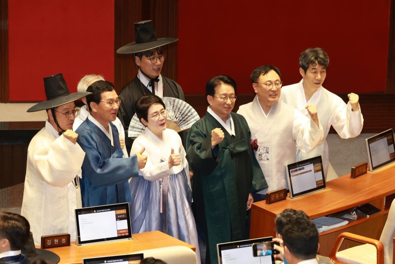 與 “반민특위 상황” 野 “의회 말살 독재”… 설전으로 연 정기국회