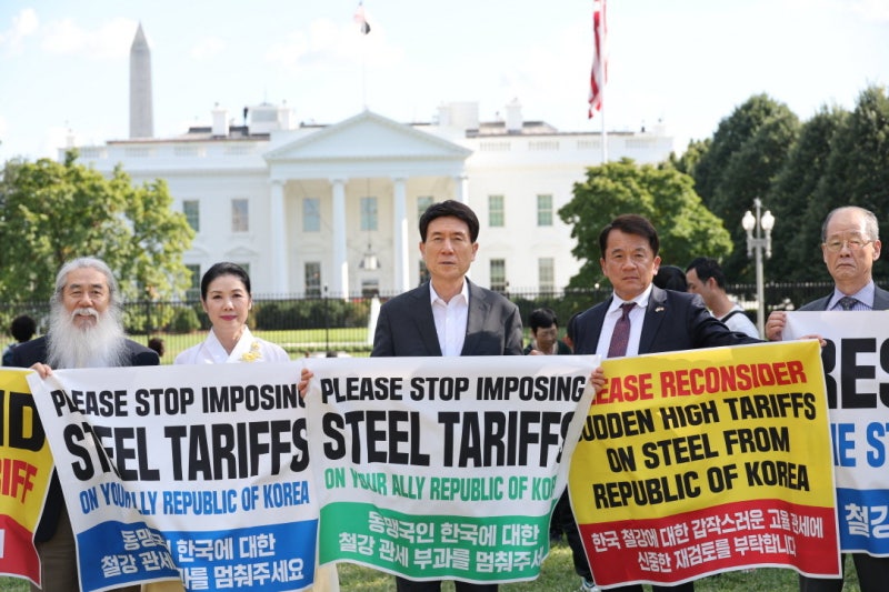 美 백악관 앞에서 “철강관세 인하” 호소한 포항시장