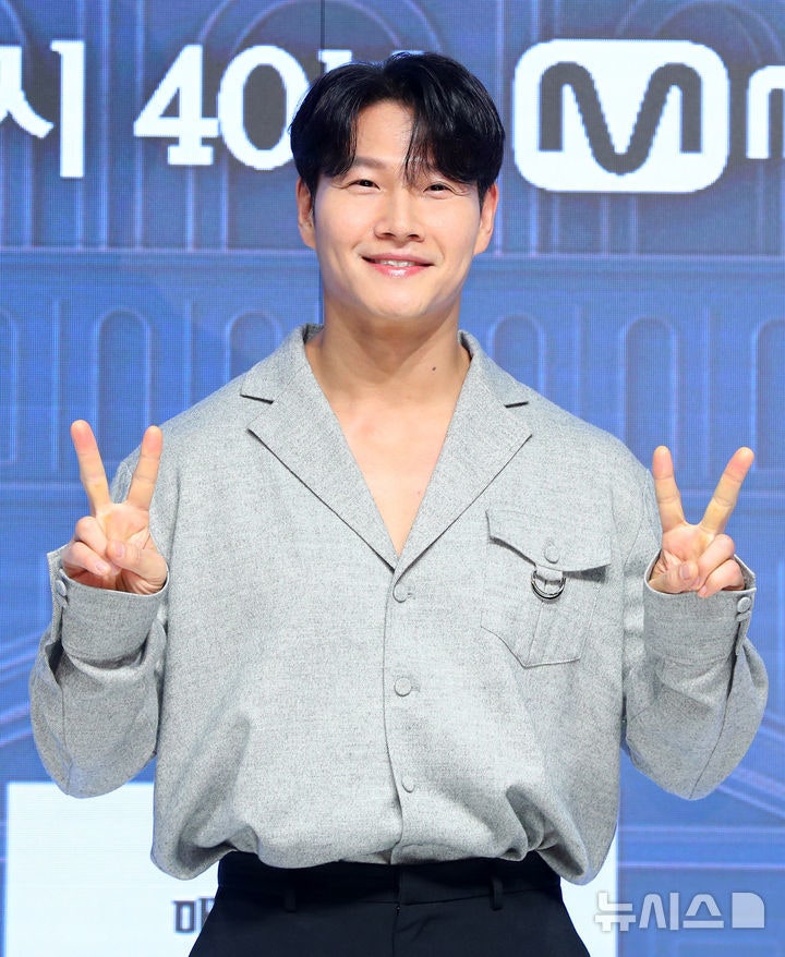 <b>김종국</b>, 5일 비연예인 여성과 <b>결혼</b>…사회는 <b>유재석</b>