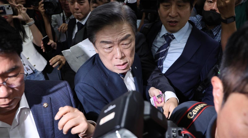 與의원들에 항의받는 김형석 독립기념관장