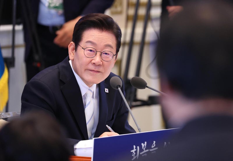 李 “<b>검찰개혁</b> 정부가 <b>주도</b>…구더기 싫다고 장독 없앨수야”
