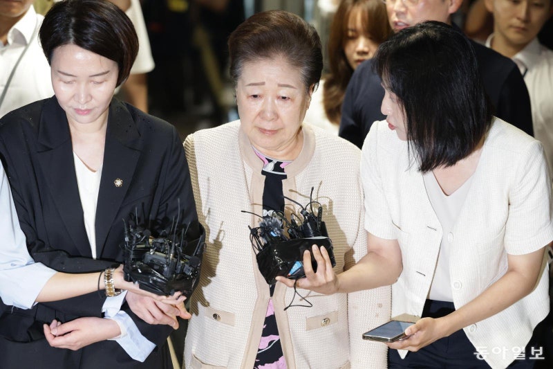‘통일교 현안 청탁’ <b>한학자</b> 총재 <b>김건희특검</b> 출석