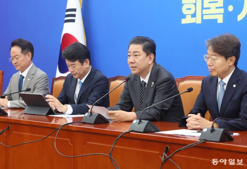김병기 “美 <b>구금사태</b>는 무너진 공직기강 탓…부처 책임 물을 것”