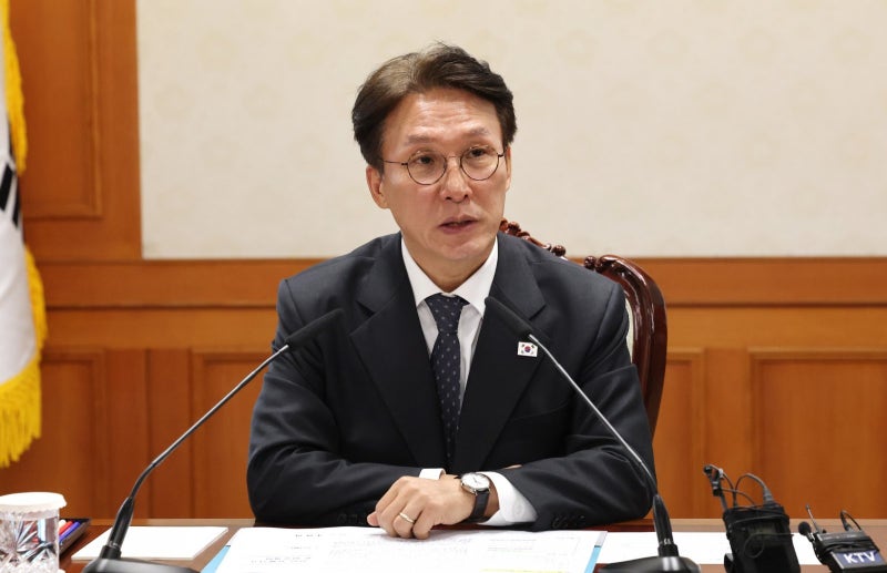 金총리 “<b>해킹사고</b>, 기업 신고 없어도 <b>직권조사</b> 가능하게 할 것”
