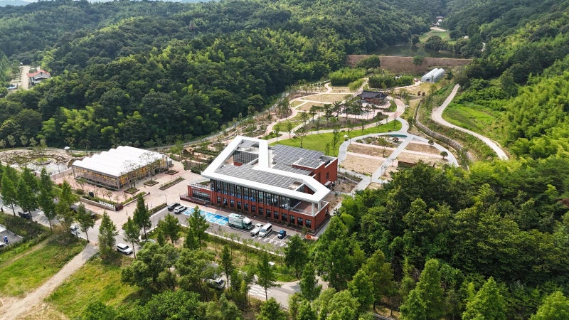 수목원서 씨앗 지키고 식물 보전… 생물다양성 가치 확산