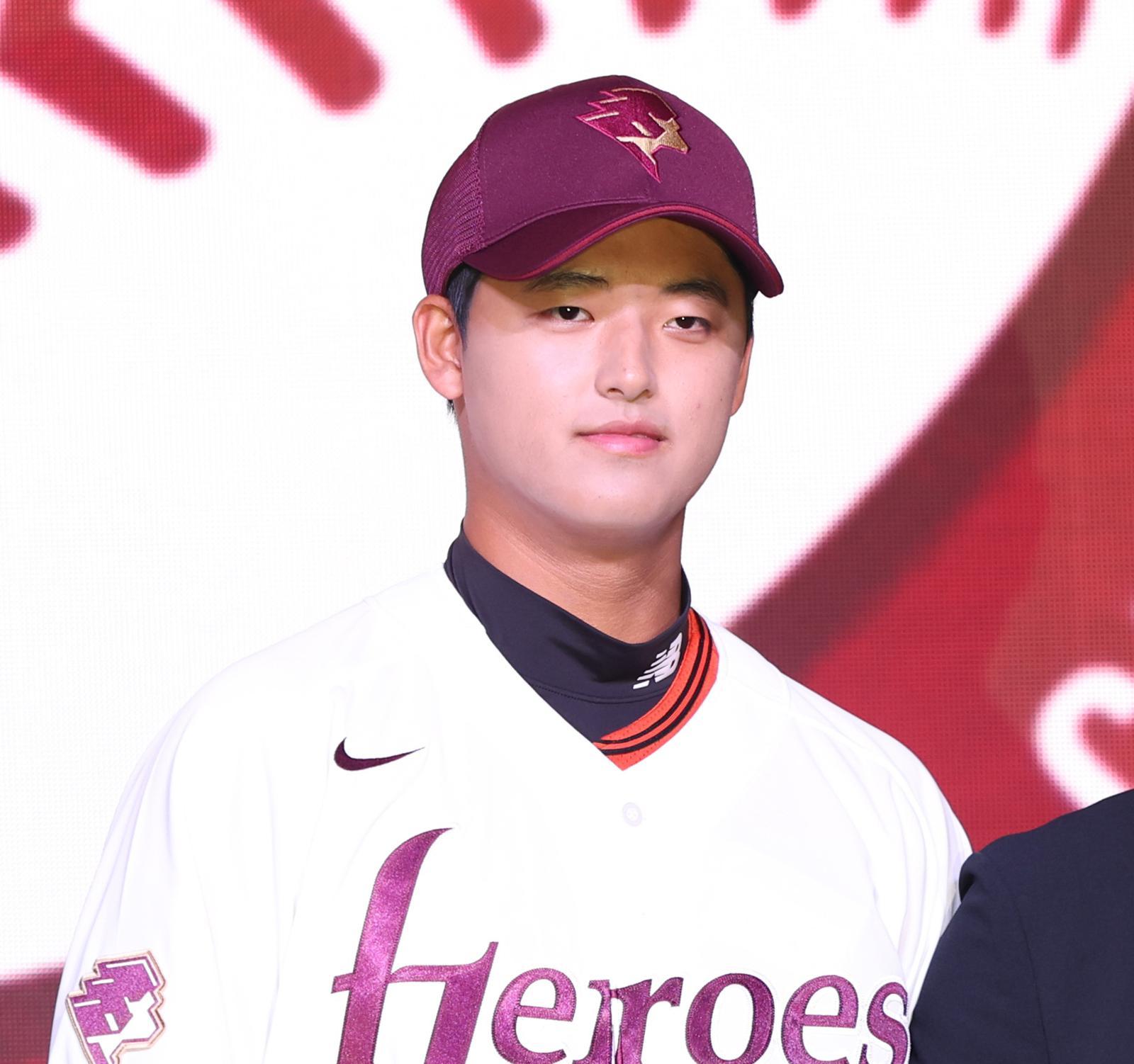 ‘신인 전체 1순위’ 박준현, 키움과 7억원 계약