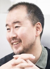 사회교사 출신이 만든 사회적 기업… 페트병 모아 가방-쿠션 만들어