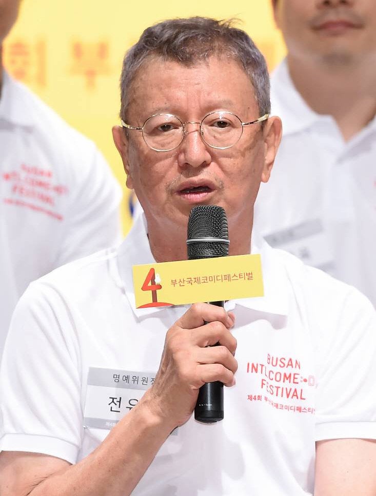 ‘개그계 대부’ <b>전유성</b>, <b>폐기흉</b> 악화로 <b>별세</b>