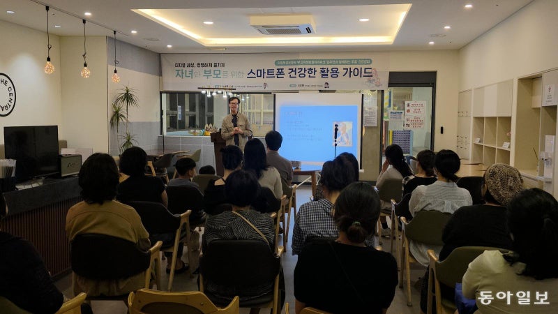 [이진한의 메디컬리포트]‘스마트폰 중독’ 벗어나기, 수업 중 금지법은 시작에 불과하다