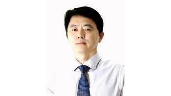[이기홍 칼럼]저질 칼춤 속에 도사린 장기집권욕