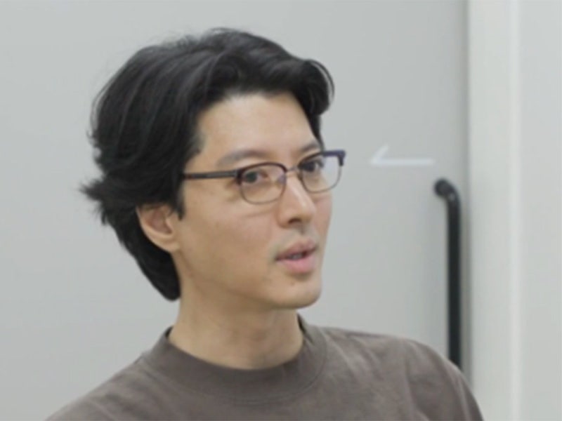 눈·척추 잇단 이상…<b>이동건</b>, ‘1% 희귀병’ <b>강직성 척추염 진단</b>