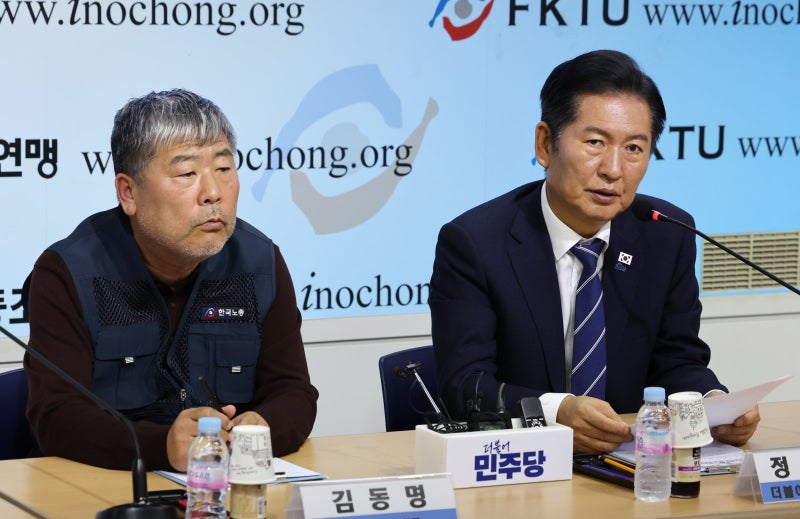 <b>정청래</b> “<b>교사</b>는 ‘좋아요’도 못 누른다니…<b>정치</b>참여 보장하겠다”