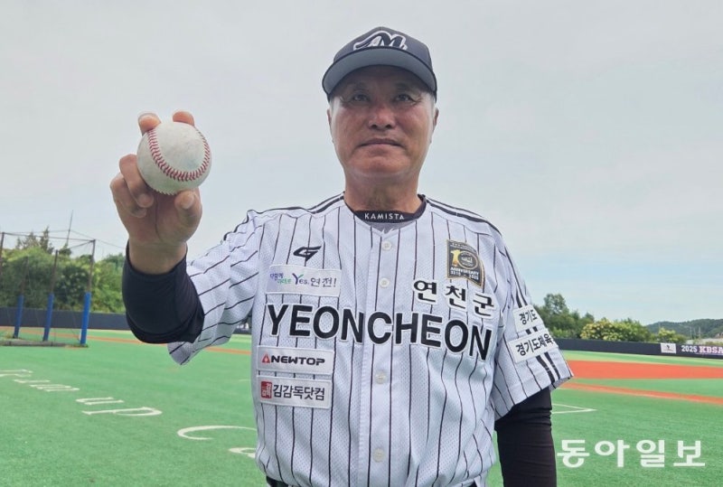 [이헌재의 인생홈런]배팅볼 던지는 ‘72세’ 김인식 “연천서 기적 만듭니다”