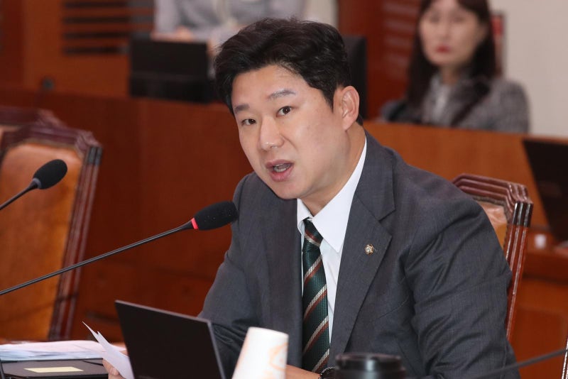 진종오 “與 시의원, <b>종교단체</b> 3000명 입당시켜 <b>김민석</b> 밀어주려했다”