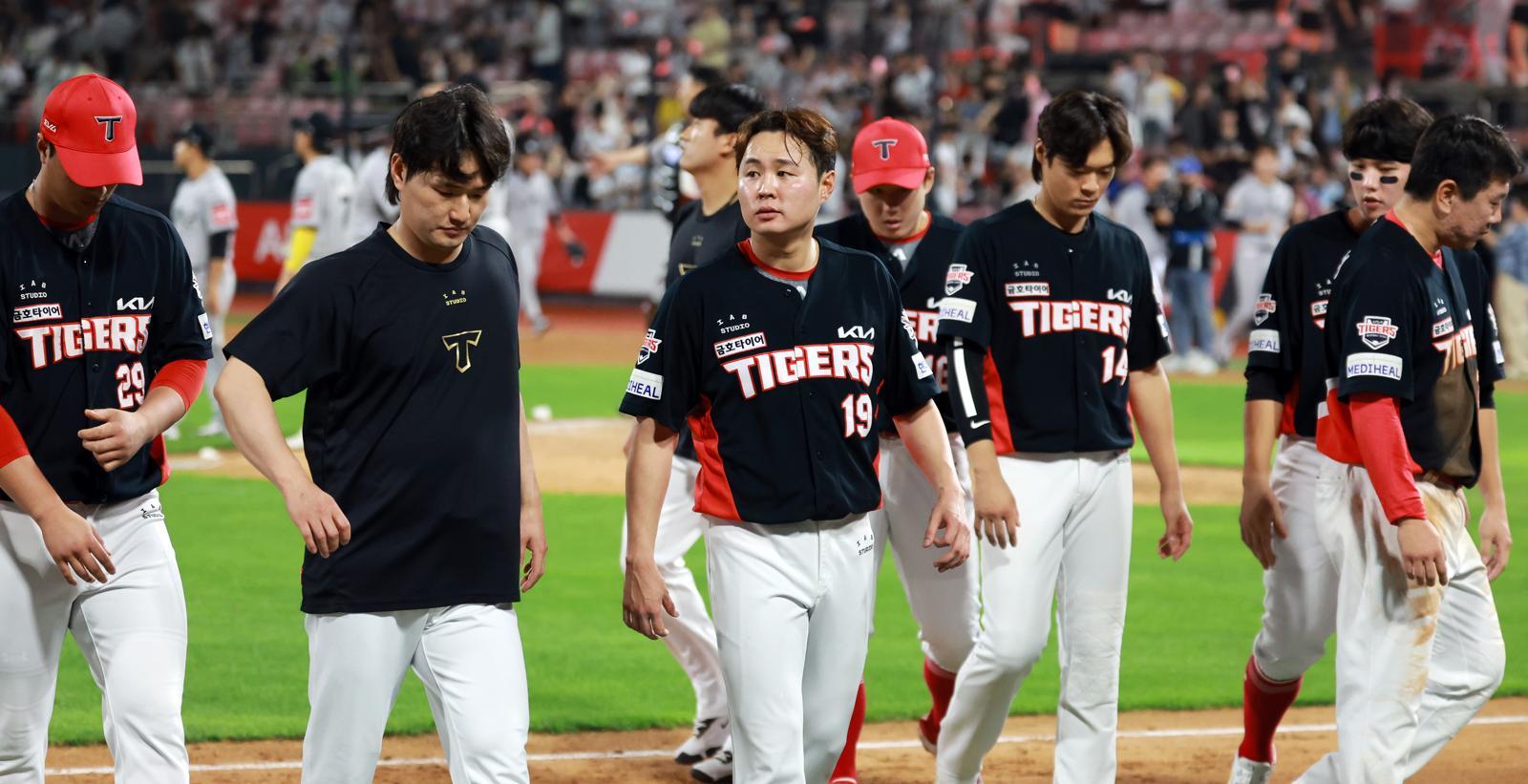KIA “김도영도 없고”… 디펜딩 챔피언 ‘절대 1강’의 몰락