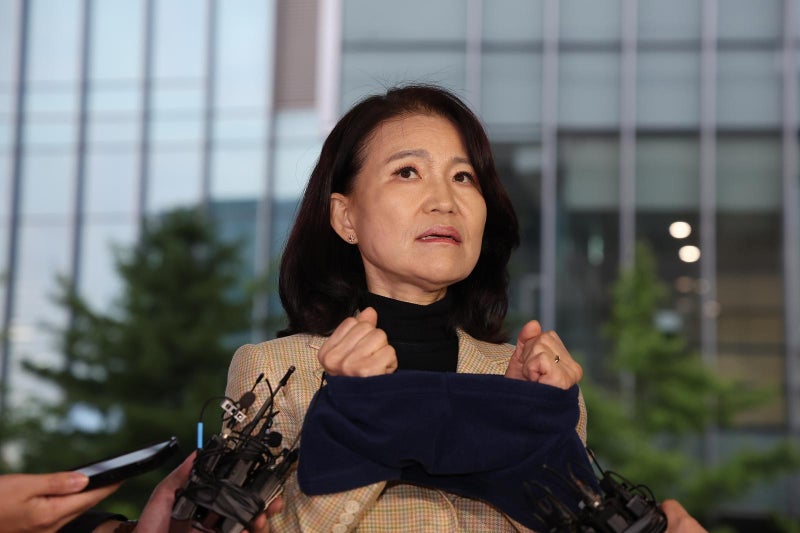與 고발로 <b>이진숙</b> 前방통위원장 <b>체포</b>…경찰 “출석 불응해서”