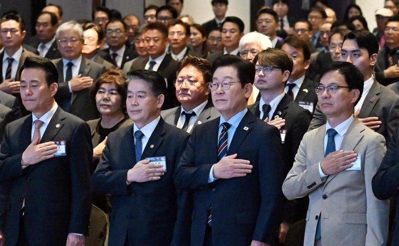 李, 혐중 시위에 “관광객 위협 자해행위… 특단대책 만들라”