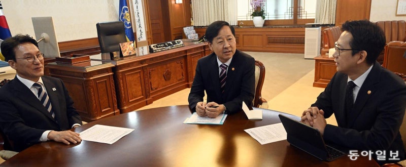 “한국판 소프트뱅크 나올수도” 금산분리 완화로 투자확대 기대