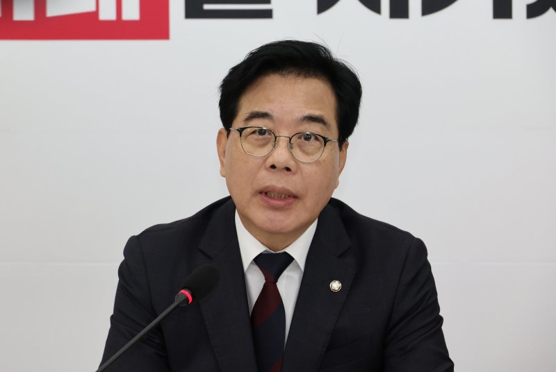 송언석 “영부인 보좌보다 <b>김현지</b> 수호 급선무였나…<b>국감 출석</b>해야”
