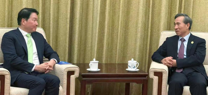 최태원, 中 찾아 ‘경주 APEC CEO 서밋’ 협조 요청