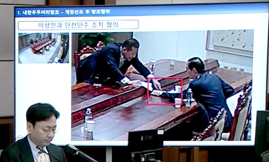 그날밤 대통령실, 문건 주고받고 13일 서울중앙지법 형사합의33부(부장판사 이진관) 심리로 열린 한덕수 전 국무총리 2차 공판에서 특검이 제시한 12·3 비상계엄 당일 대통령실 폐