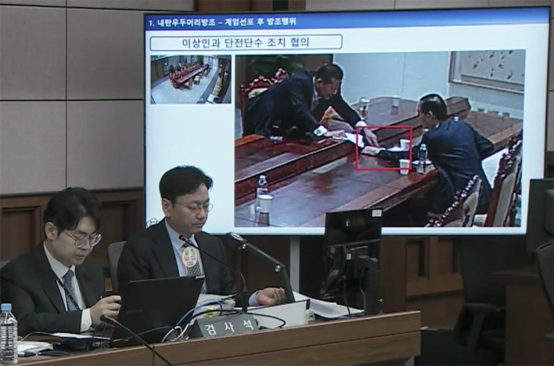 [사설]CCTV가 증언한 그날 밤 진실… 모두 여태 국민 속인 게 더 충격