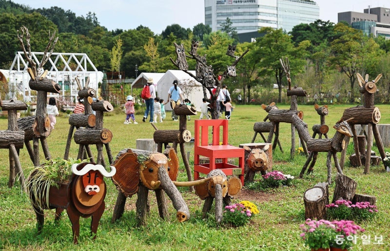 버려진 목재에 생명을… 서울국제정원박람회 나무 동물들