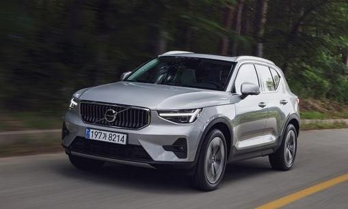 볼보, ‘엔트리급 SUV’ 연식변경 XC40 출시