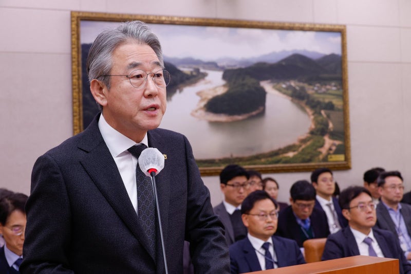 경찰, 뇌물 혐의 농협중앙회장 압수수색