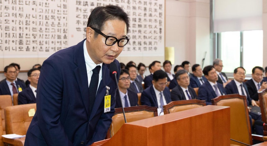 16일 국회 법제사법위원회에서 열린 감사원 국정감사의 증인으로 출석한 김태영 21그램 대표가 의원 질의에 답변하고 있다. 김 대표는 이날 국감에서 서울 용산구 한남동 대통령 관저에