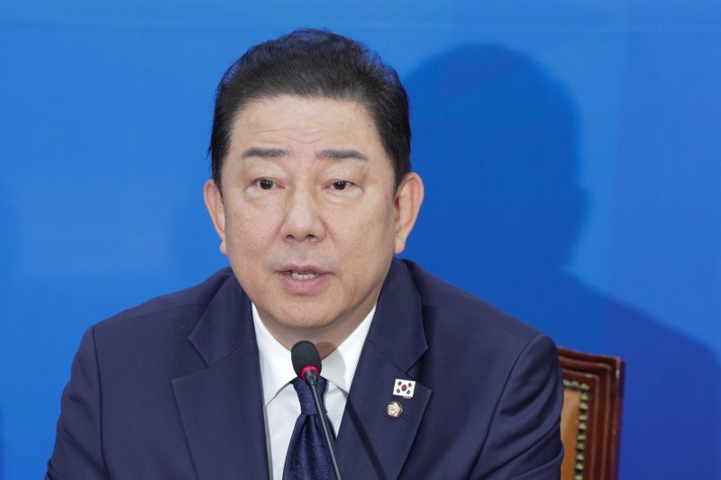 與 김병기 “수십억 빚내 집 사는게 맞나”… 野 “金은 송파 아파트 전액 현찰로 샀나”