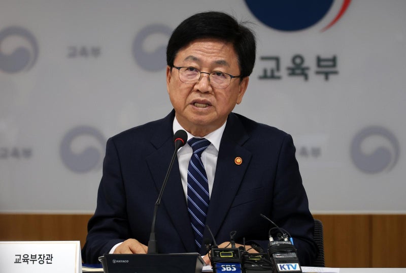 최교진 “영유아 <b>사교육</b> 조장하는 <b>영어유치원</b> <b>규제</b> 필요”