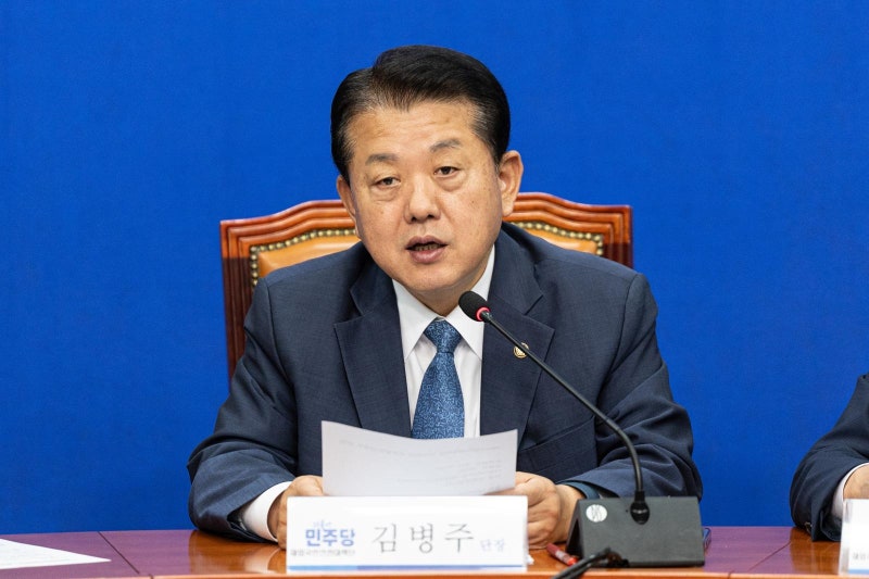 “구출 정치쇼 아니다” 눈물보인 4성장군 김병주