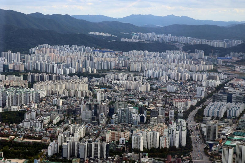 토허제 묶인 서울, 15만채 공급은 겹규제에 묶여