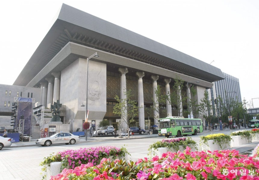 세종문화회관. 김재명 기자 base@donga.com
