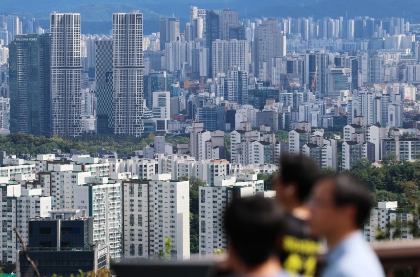 서울 남산에서 바라본 아파트 단지 모습. 뉴스1 자료사진