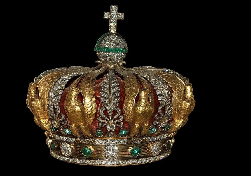 19일 프랑스 파리 루브르 박물관 절도 사건에서 도난당했다가 회수한 나폴레옹 3세의 아내인 유제니 황후의 왕관. 출처=위키피디아
