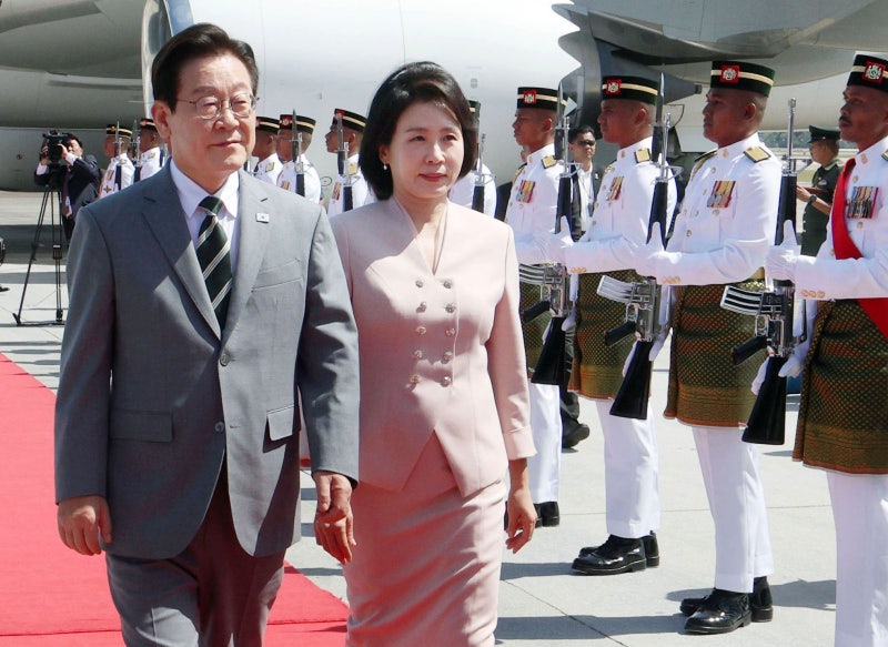 李, <b>아세안</b>서 <b>APEC</b> 전초전… 무역전쟁 속 외교 다변화 행보