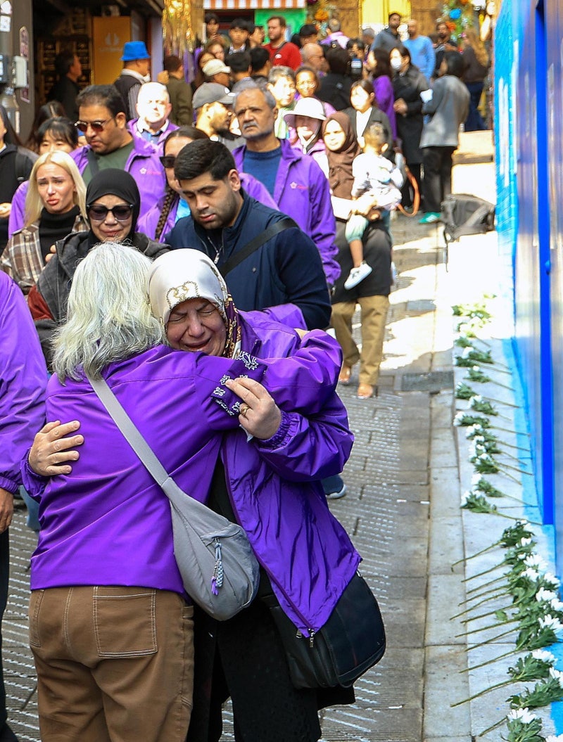 이태원 참사 외국인 희생자 유족들 현장서 눈물
