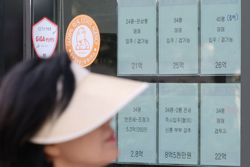 與 “임대차 3+3+3법, 논의할 생각 전혀 없어”