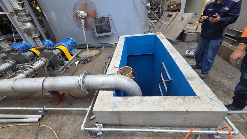 경주시 안강읍 두류공단의 한 폐기물 가공(아연 제조)업체에서 사망자가 발생한 수조. (사진=경북소방본부 제공) 2025.10.25 뉴시스