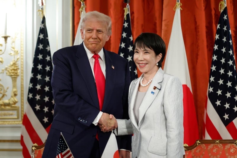 황금 골프공, 마쓰야마 사인백…日 선물 공세에 트럼프 미소