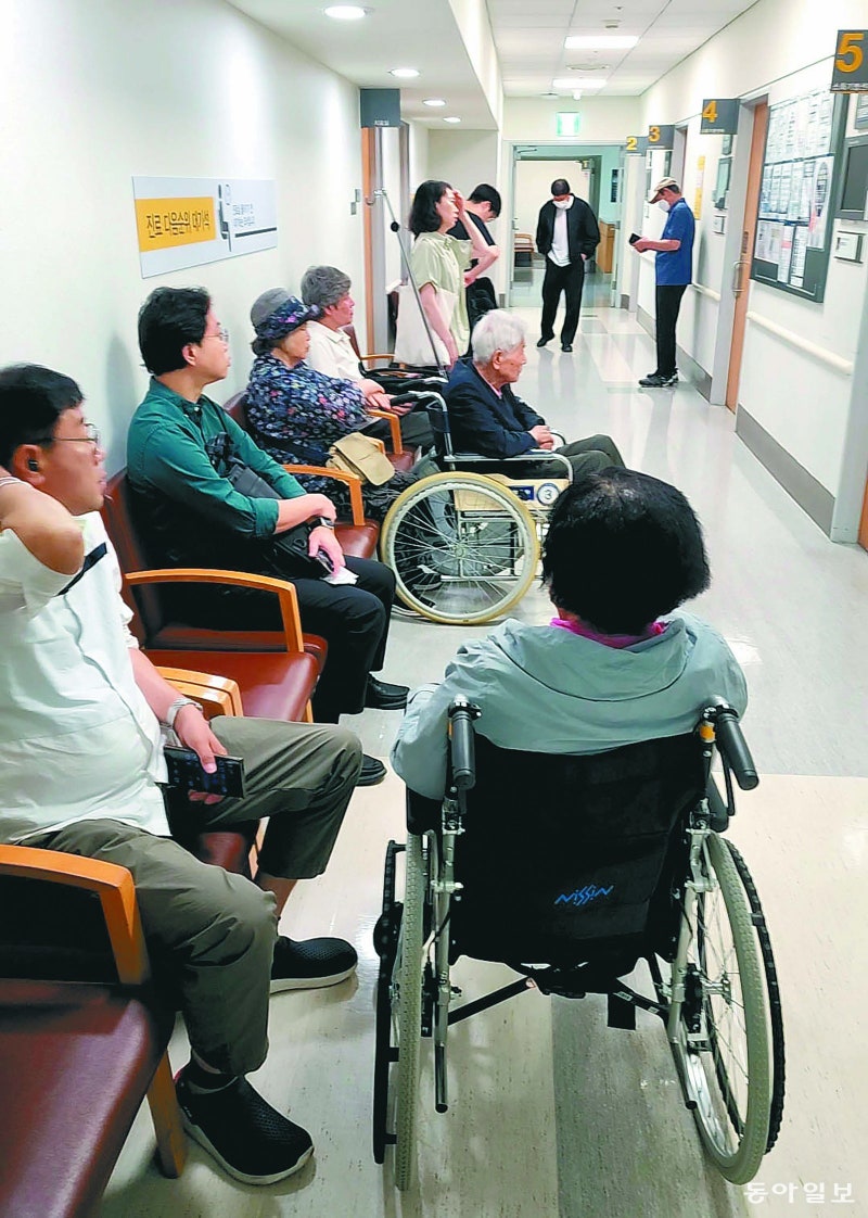 개인병원 내몰린 만성 통증 환자들… ‘비급여 의료비’ 지출 늘어 [홍은심 기자와 읽는 �메디컬 그라운드]