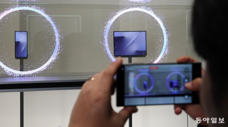 삼성, 두번 접는 ‘트라이폴드폰’ 공개… 현대차, 수소-로봇 기술 소개