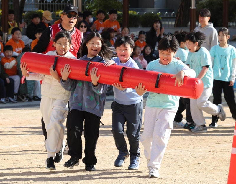 “으쌰으쌰” 가을하늘에 울린 운동회 함성