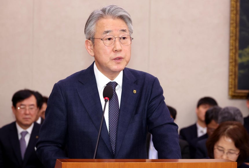 강호동 농협중앙회 회장이 18일 서울 여의도 국회에서 열린 농림축산식품해양수산위원회 전체회의에서 업무보고를 하고 있다. 2025.02.18 뉴시스