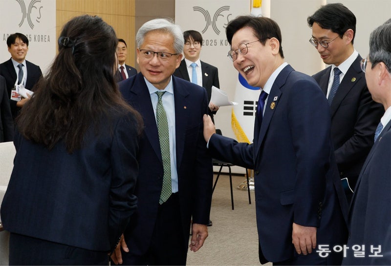 [사설]“한국이 AI 산업혁명 선도할 것”… 젠슨 황의 확신과 파격 선물